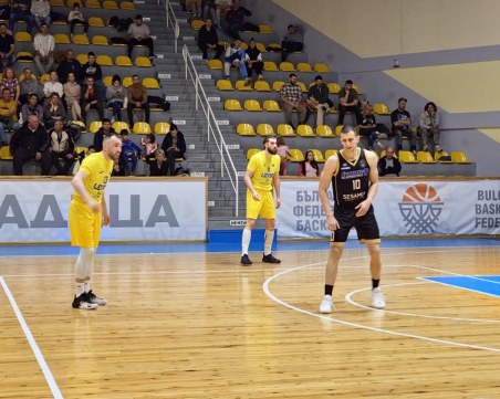 Академик стартира добре, но загуби гостуването си на Левски