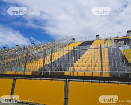 Махат седалките в гостуващия сектор на Колежа за мача с Левски