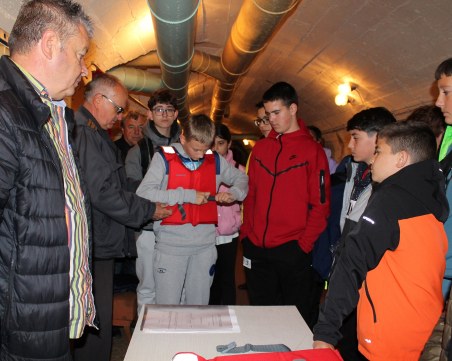 Пловдивски ученици мериха сили в състезание за защита при бедствия и аварии