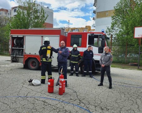 Пожарникари „евакуираха”  ученици в Тракия