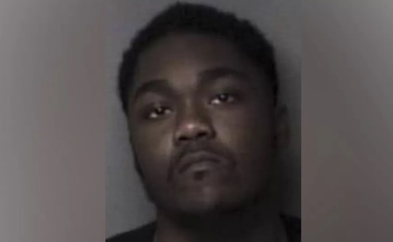 Полицията в Северна Каролина издирва мъж, обвинен, че е прострелял