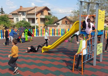 Кметът на община Родопи Павел Михайлов откри официално новоизградената детска