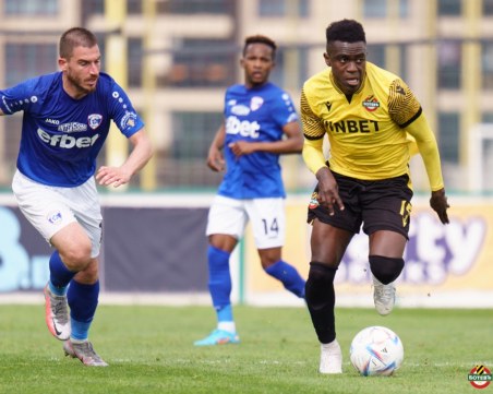 Ботев гостува на Славия преди откриването на Колежа