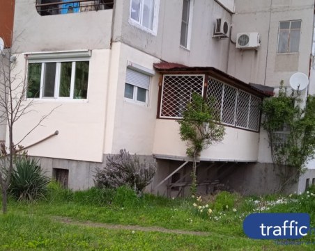 Пловдивчаните, които си построиха тераса към панелка в 