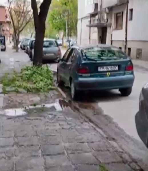 Пловдивчани алармираха за спукан водопровод, който заплашва да наводни няколко