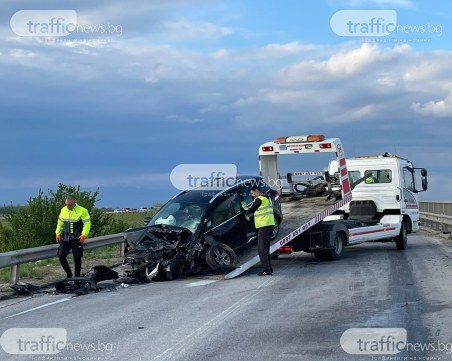Пуснаха движението след сблъсъка с трима пострадали край 
