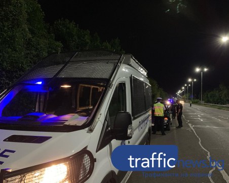 След гонка: Заловиха 23 мигранти в линейка в Пловдив