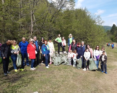 В Деня на Земята: РИОСВ – Пловдив почисти замърсени eкопътеки в Царството на орхидеите
