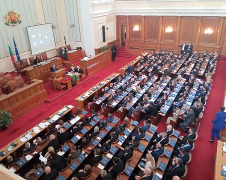 Депутатските заплати се увеличават