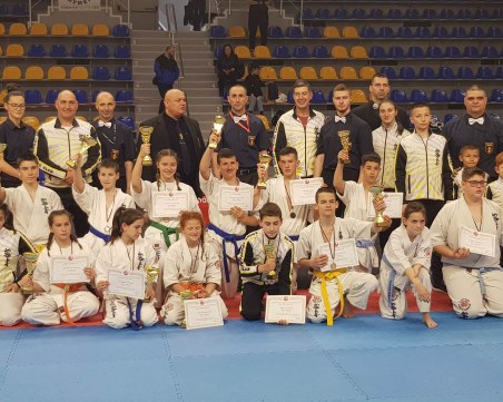 Каратеки от Пловдив грабнаха 4 златни медала на национално първенство
