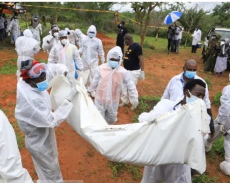 Откриха 21 тела в Кения, свещеник в секта ги е карал да умират от глад