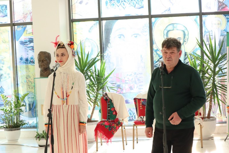 Пловдивски занаятчия събра и записа 800 народни песни на българите в Украйна