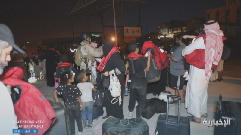 Продължава евакуацията на чуждестранни граждани от Судан. Според Франс Прес