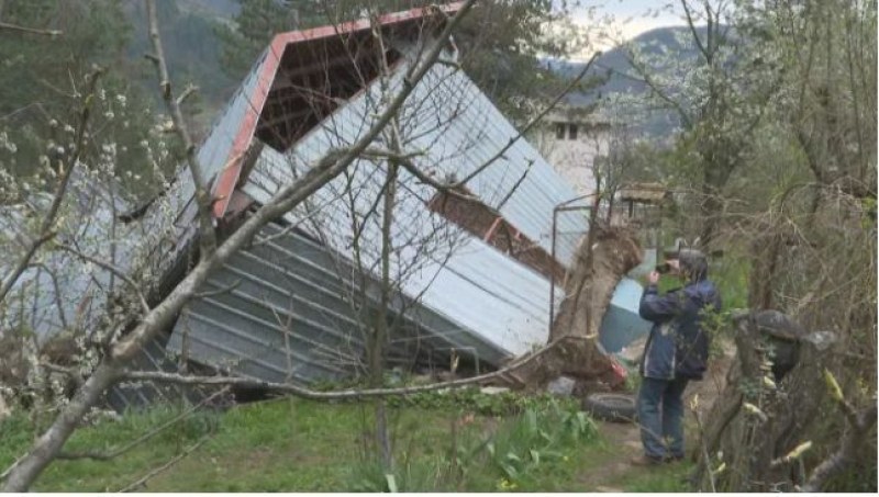 След като пещера погълна две постройки в Смолян: Ще бъдат ли взети мерки?