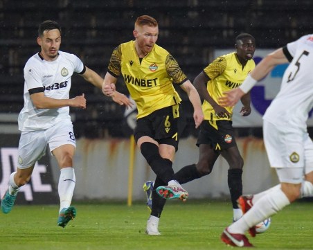 Ботев направи нулево равенство със Славия преди откриването на Колежа