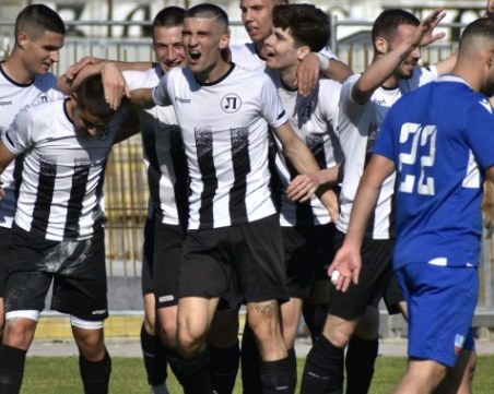 Дубълът на Локо победи Спартак в зрелищно пловдивско дерби