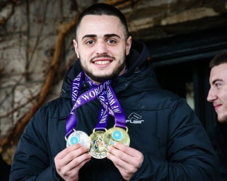 Карлос Насар с уникално постижение! Щеше да е шампион и в горните три категории