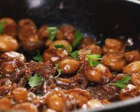 Перфектна плънка! Сотирани гъби с карамелизиран лук