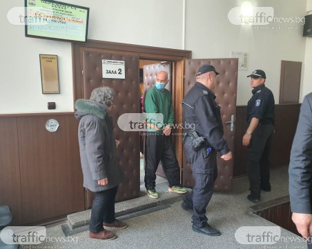 Подсъдим за убийство се помисли за магистрат: Уволнява и назначава адвокати, кара се на съда