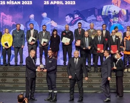 Ердоган награди началника на сектор СОД-Пловдив за помощта след земетресението в Турция