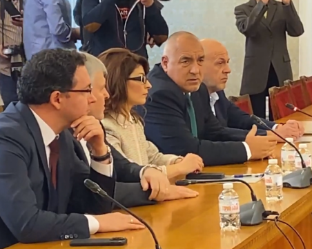 Лидерите на ГЕРБ-СДС и ПП-ДБ се срещнаха! Петков: Няма да подкрепим първия мандат