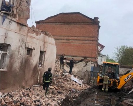 Зеленски: Поразен е музей в Купянск, има загинал и ранени