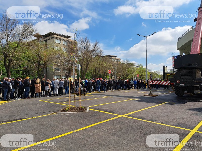 Истерия за билети и километрични опашки при пускането на единичните билети за Ботев - Левски