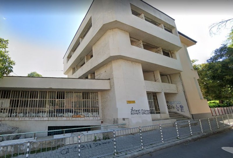Подготвят за продажба общински имот под изоставена офис сграда в центъра на Пловдив