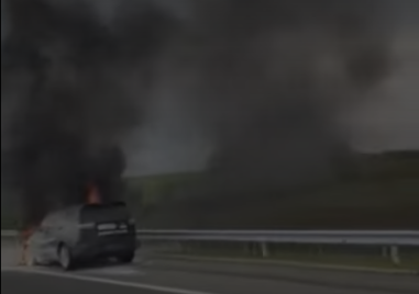 Джип на Гранична полиция избухна в пламъци на АМ Тракия