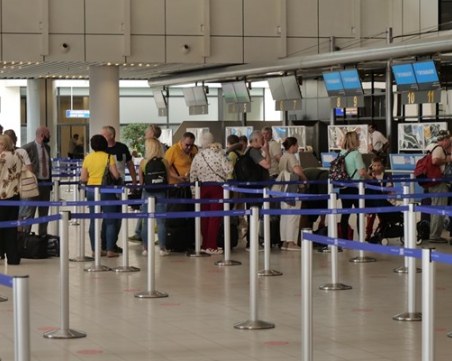 Държавата обяви поръчка за покупката на самолетни билети за 37 млн. лв.