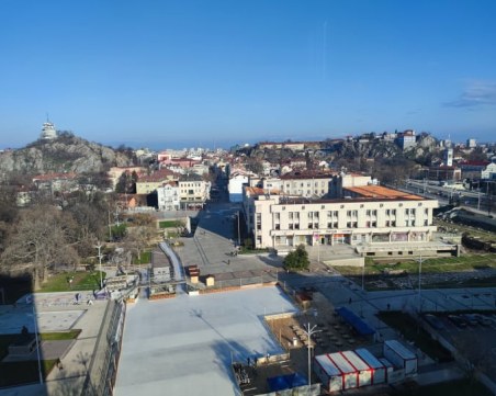 Дъждът в Пловдив спира, но температурите остават ниски за сезона