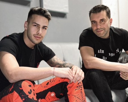 Моан с първо самостоятелно участие. Записа дует с Борис Дали