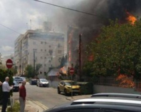 Подпалиха Руския културен център в Кипър с коктейл „Молотов