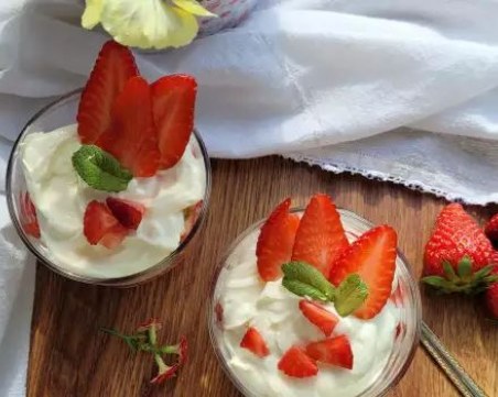 Свежест за минути - бърз крем с ягоди и маскарпоне