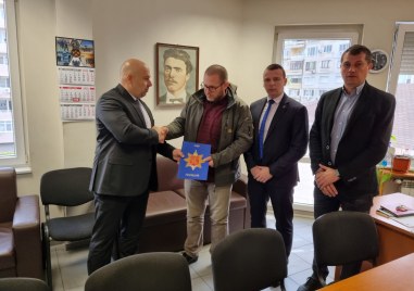 Директорът и заместник директорът на ОДМВР – Пловдив връчиха от името
