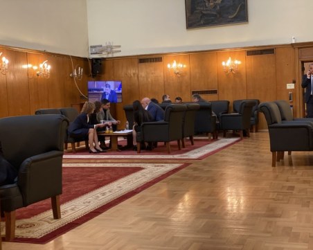 ГЕРБ-СДС и ПП-ДБ започнаха неформални преговори по секторни политики