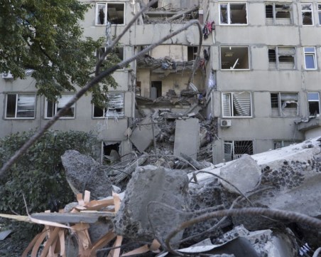 Обстрел в Николаев тази нощ, ударен е жилищен блок