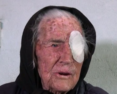 Пребитата 103-годишна жена за внучка си: Взе ми всичките пари