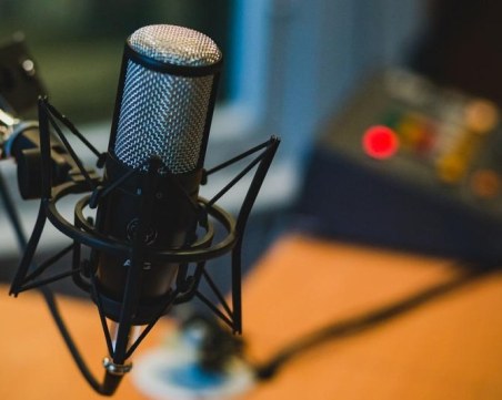 Водещ на подкаст направи интервюта със 137 човека за 37 часа и подобри рекорд