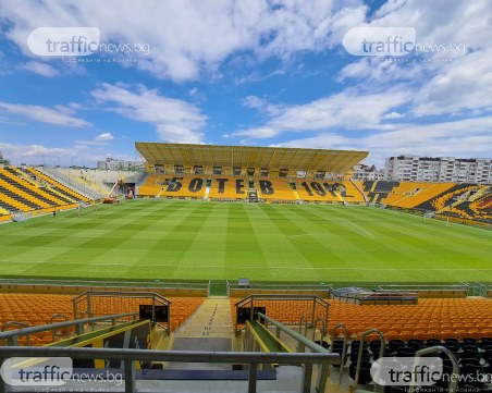 Финални приготовления на Колежа преди бленувания ден от десетилетие