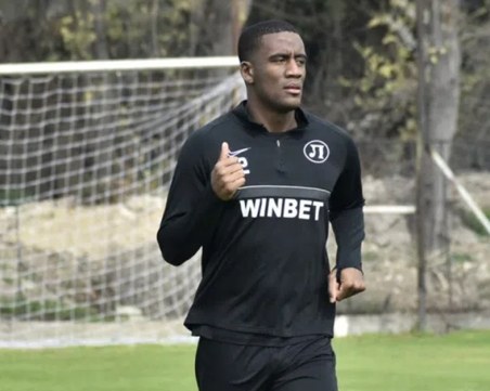 Локо картотекира двете нови попълнения, може да дебютират днес