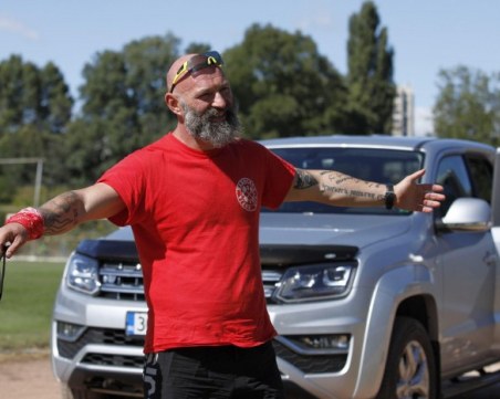 Ултрамаратонецът Краси Георгиев ще се самоизолира в стъклена клетка за 15 дни