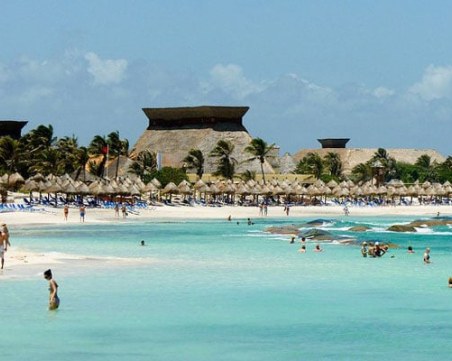 Мексико отново задържа и върна български туристи, властите у нас чакат обяснение