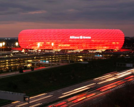 Полицията обискира централата и стадиона на 