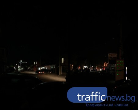 Тъмно като в рог! Само 2-3 лампи „пречат” на мрака в Шекера