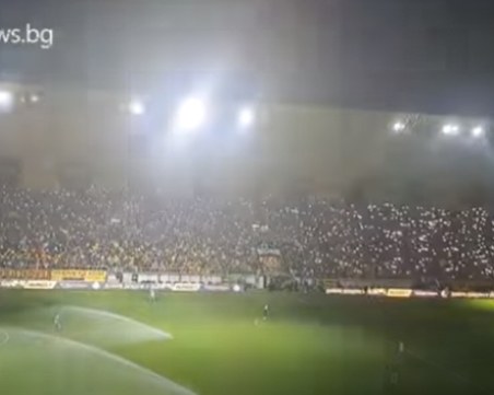 Вижте светлинното шоу на полувремето на Ботев - Левски, изписаха Колежа във въздуха