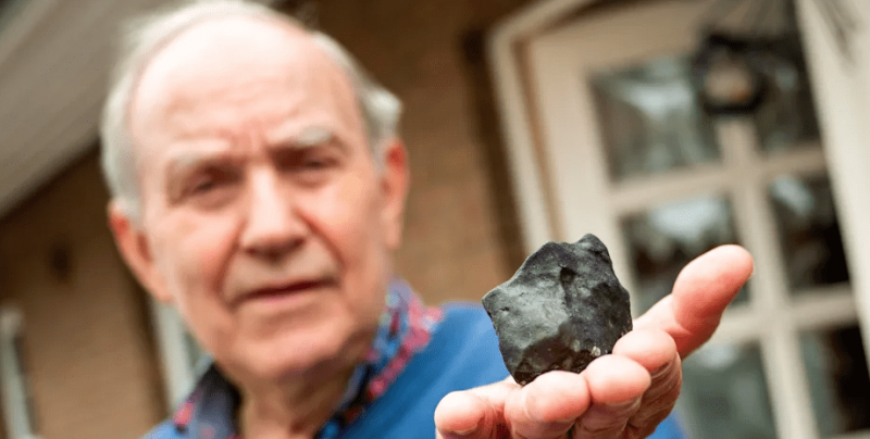Фрагмент от метеорит проби покрива на жилищна сграда в Германия