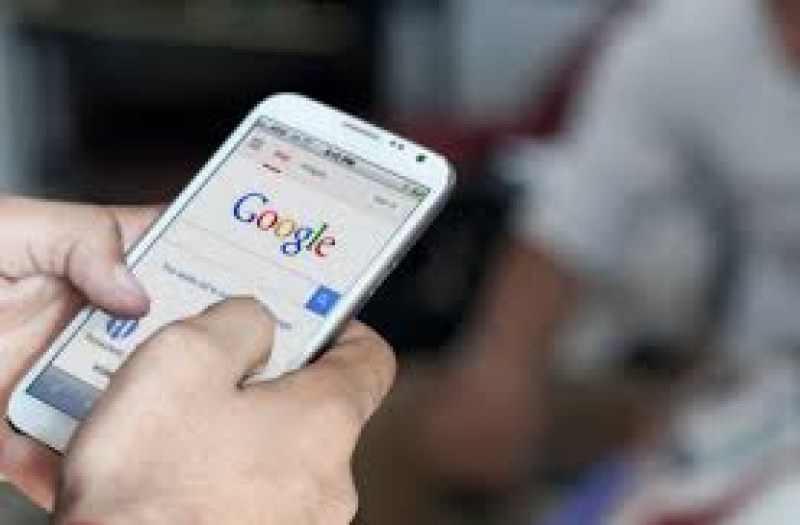 Технологичната компания Google въвежда нова функция при смартфоните и таблетите,