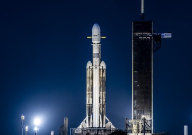 Ракетата Falcon Heavy на американската компания SpaceX със спътник ViaSat 3