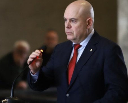 Прокурори, следователи и съдебни служители излизат на протест заради атентата срещу Гешев